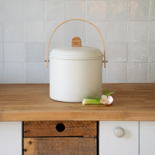 Indoor Steel Compost Bucket with Odor Filter - 7 L