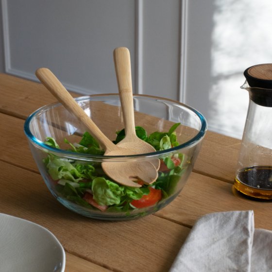 Round glass bowl and bamboo lid