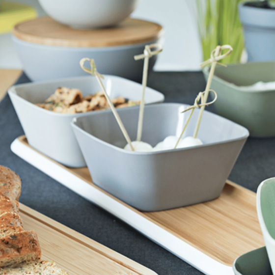 Aperitif-Set: 3 Schalen Und Tablett