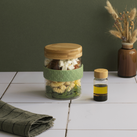 To Go-Mittagesset: Glas- Und Bambusgefäß Und Kleiner Saucengefäss