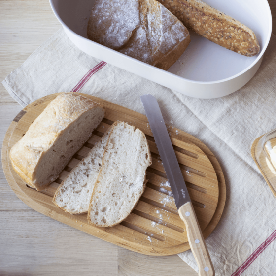 Brotkasten-Set Mit Deckel/Schneidebrett, Messer & Brottasche.