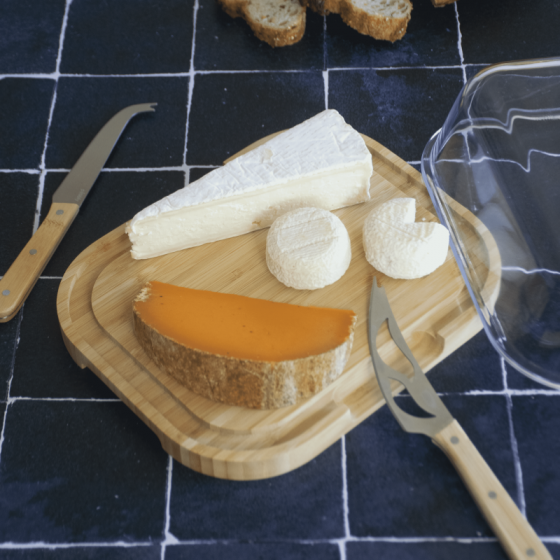 Cheese Board with 2 Knives