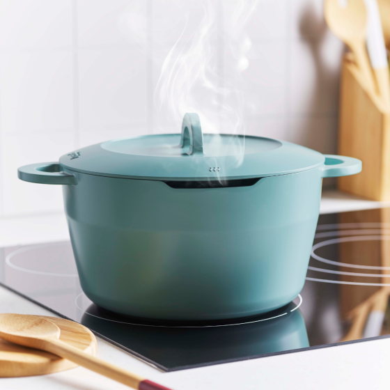 The Multifunctional Cocotte in Recycled Cast Aluminum
