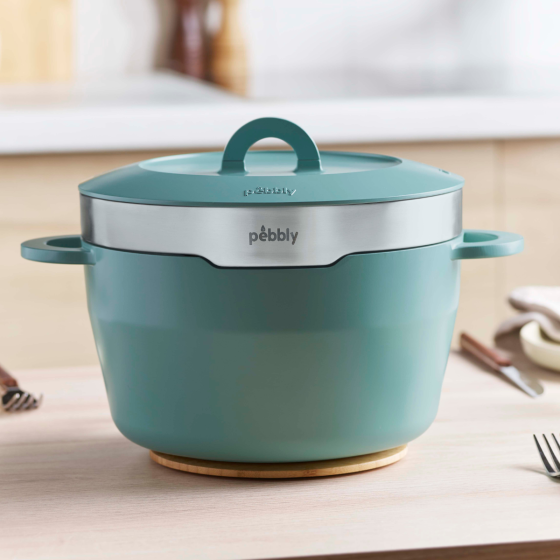 Die multifunktionale Cocotte aus recyceltem Aluminiumguss