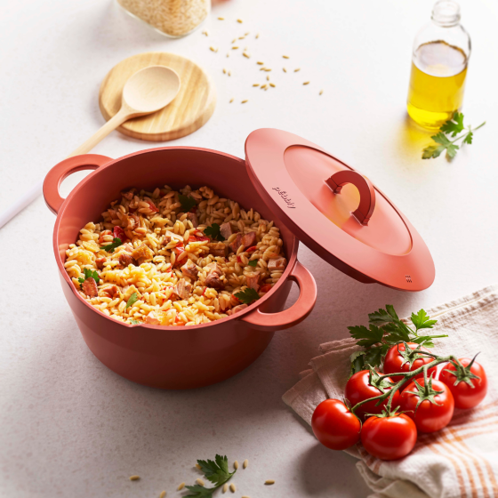 Die multifunktionale Cocotte aus recyceltem Aluminiumguss